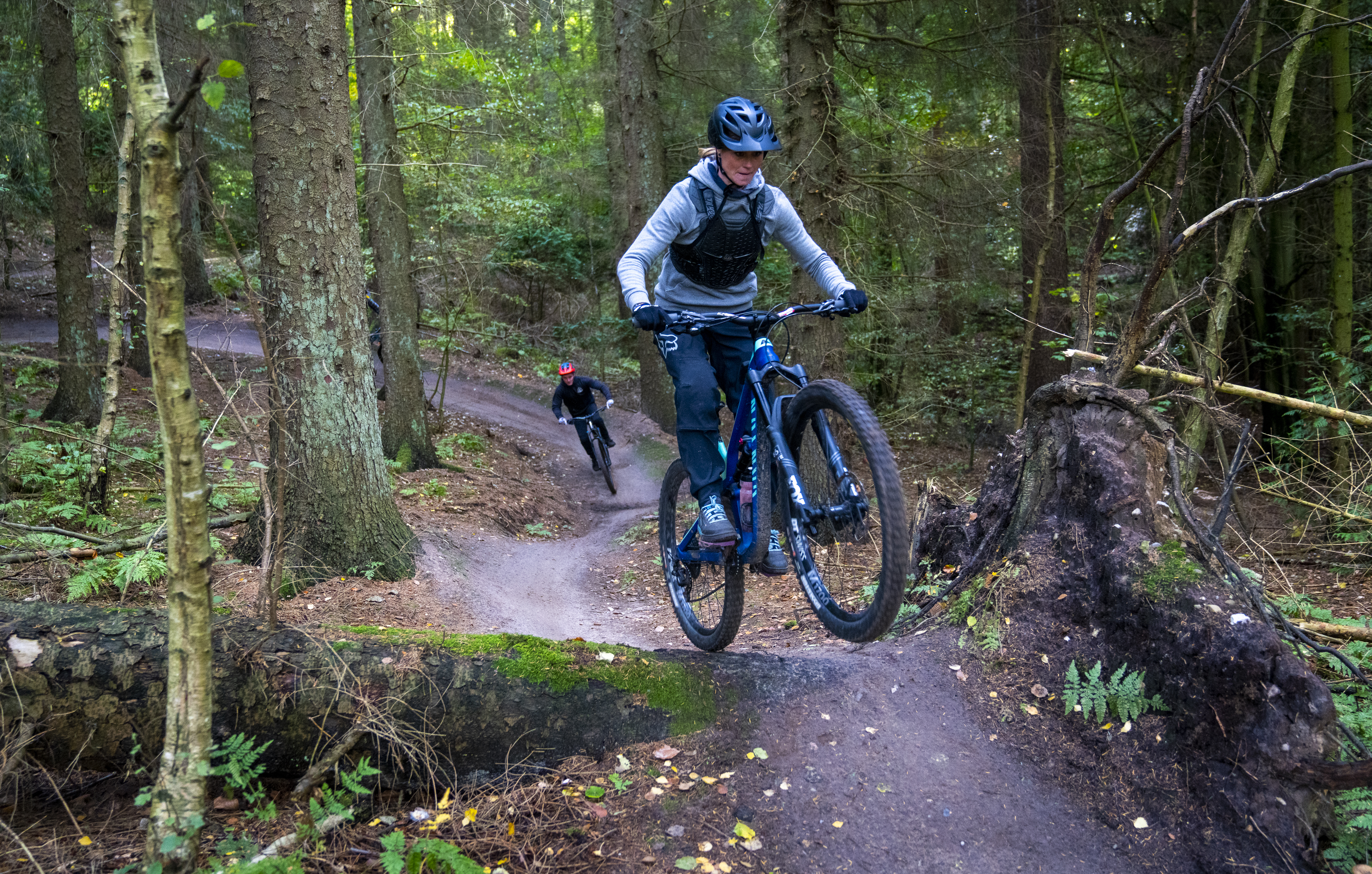 Ryttere på det blå MTB-Spor Svanninge Bakker