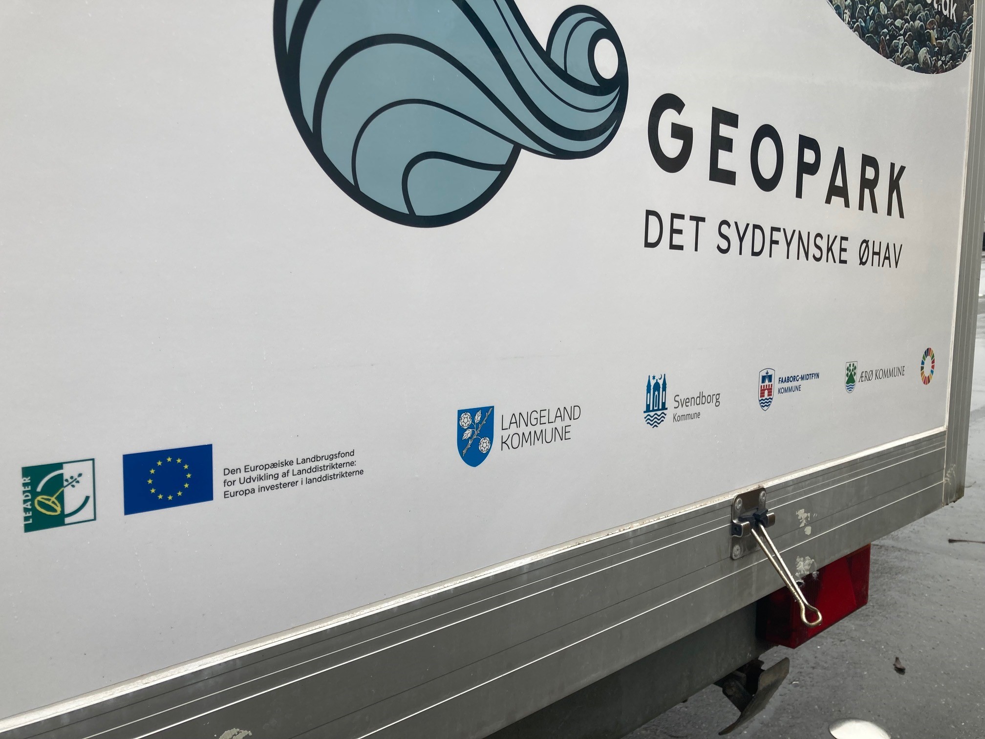 Geopark Formidlingstrailer Logo Bånd