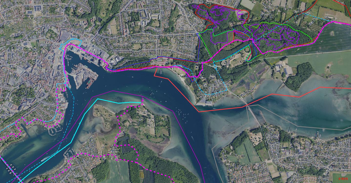 Luftfoto af Christiansminde med markerede ruter
