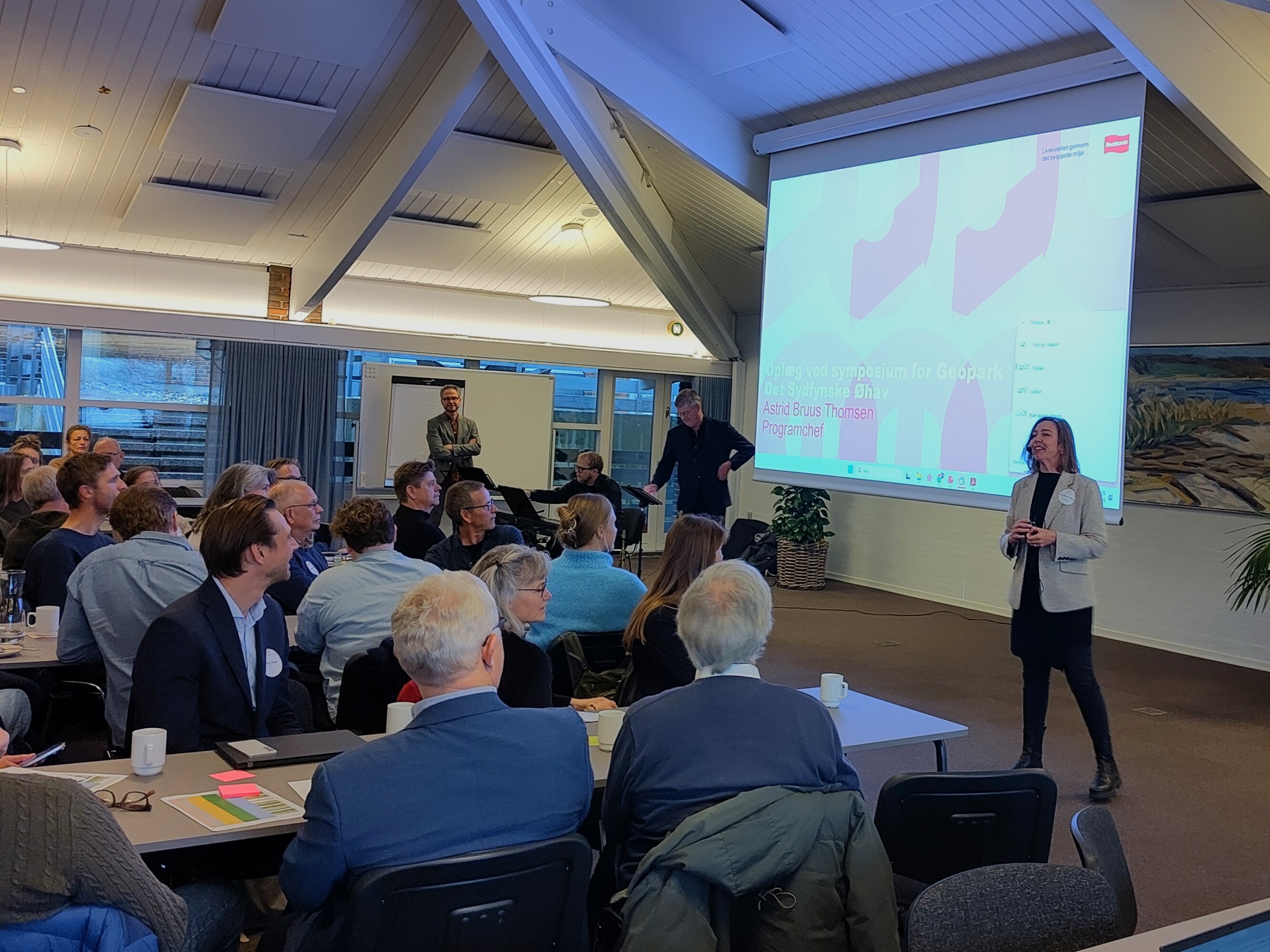 Astrid Bruus Thomsen holder oplæg ved geoparkens symposium 2025