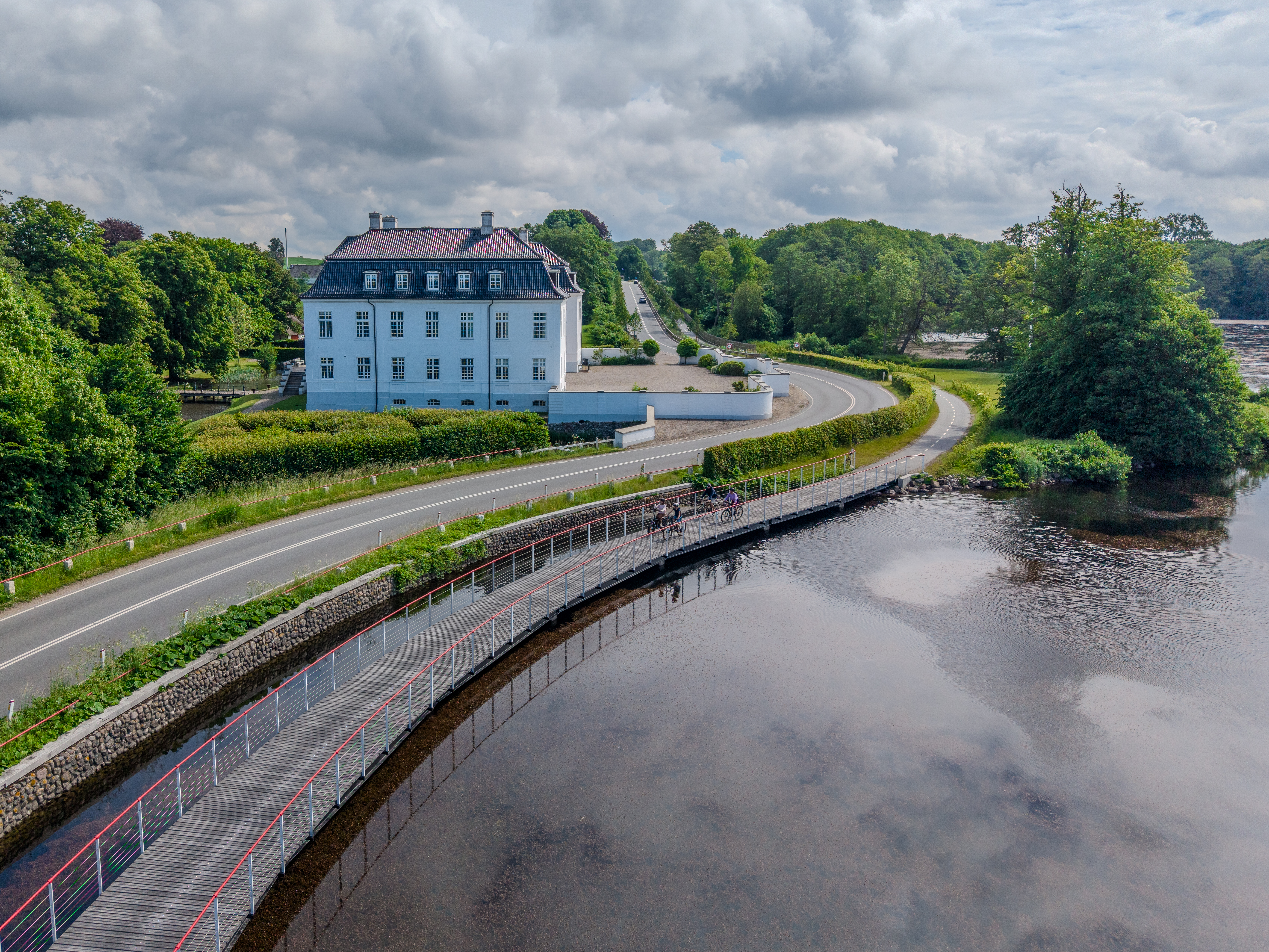 Luftfoto af den nye cykelsti ved Hvidkilde